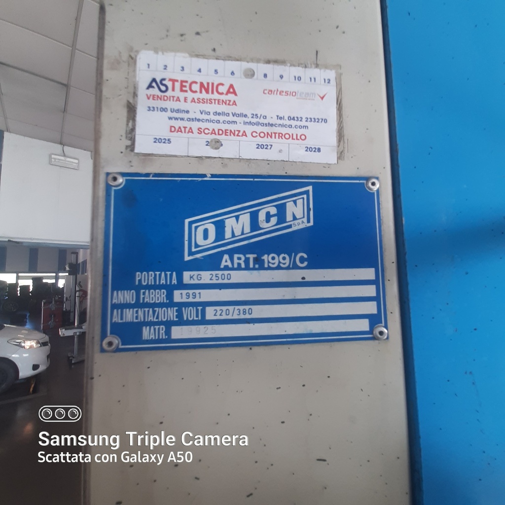 Ponte sollevatore 2 colonne con basamento OMCN 199/C Kg3000